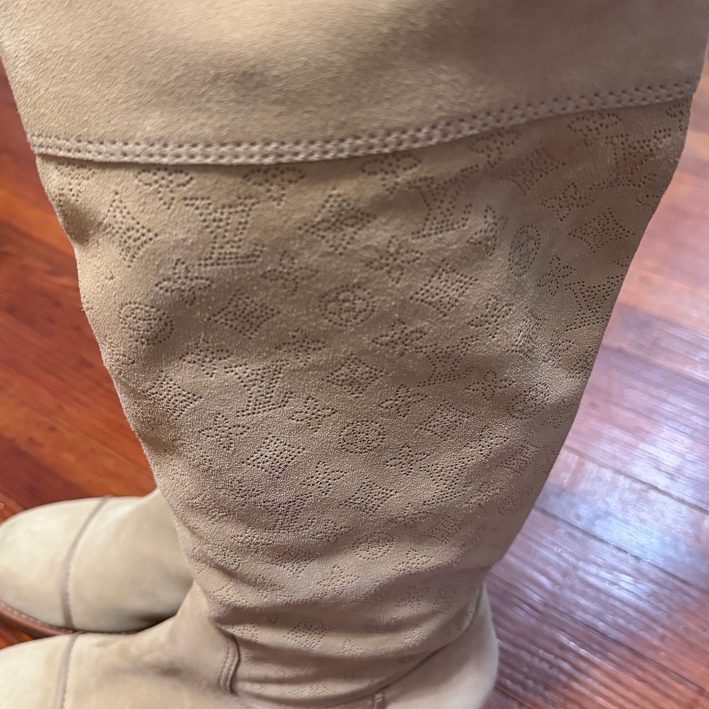 Authentic Louis Vuitton Tan Monogram Knee-High Boots size 39 - Picture 3 of 8
